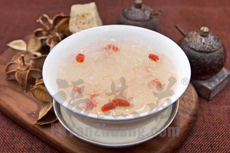 新加坡福燕庄燕窝：炖煮后的燕窝